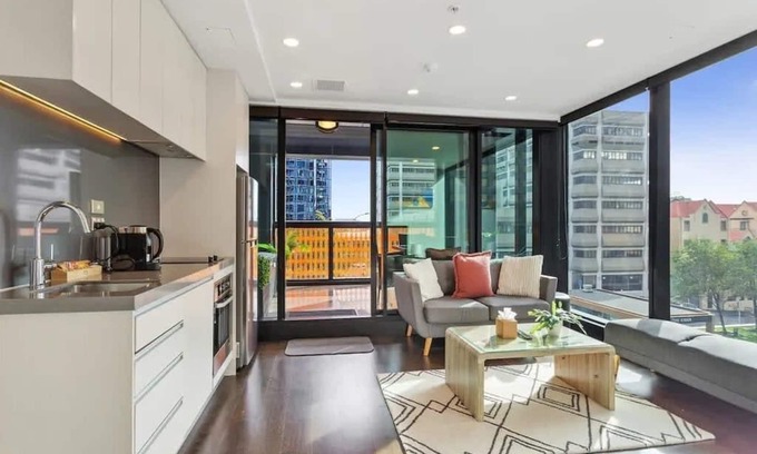 Auckland Central Business District Apartment | Central 2 BR apt - large balcony by Zodiak Stays