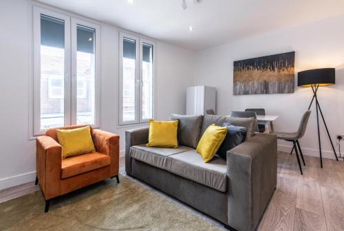 Basingstoke House | Central 2BR Apt Basingstoke Near Shops & Transport