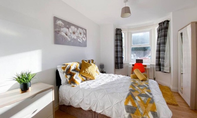 Reading House | Central 4 bed-Reading City Centre