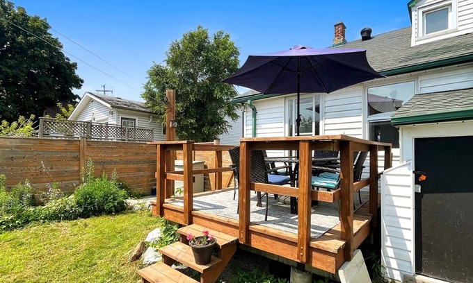 Peterborough House | Central 4BR Retreat with 6 Beds
