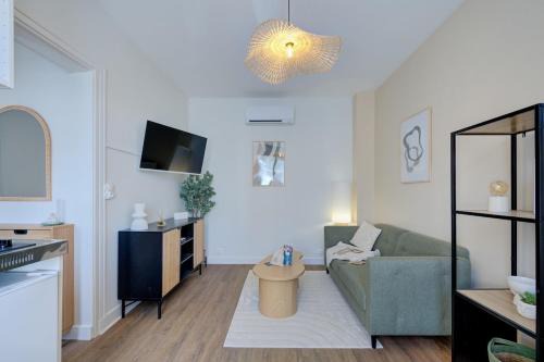 La Fuye-Velpeau Apartment | Central - 800 m Gare - Parking - Climatisé