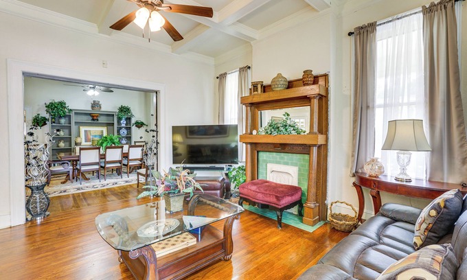 Albany House | Central Albany Home with Covered Porch & Patio!
