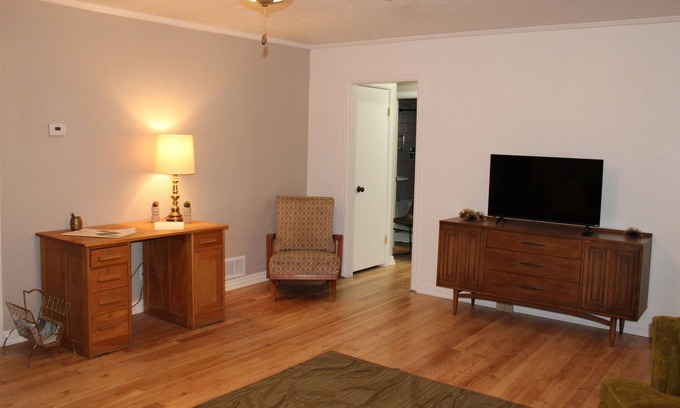 Belt House | Central and Roomy location