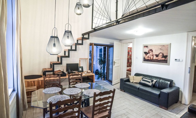 Erzsebetvaros Apartment | Central Apartman Parking Garage