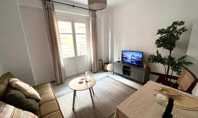 Penya-roja Apartment | Central Apt with Balcony - City Center, Turia Park, City of Arts 5 min walk