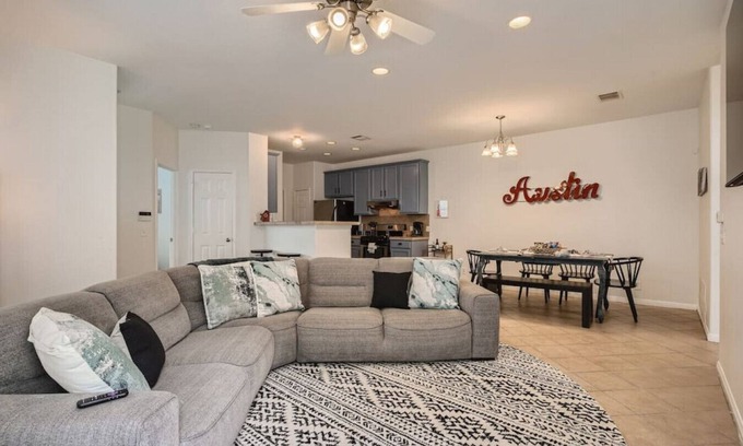 North Loop House | Central Austin 3/2 Townhome! Mins to FC stadium SXSW Top Spots!