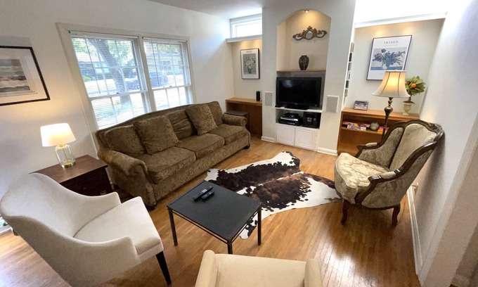 Oakmont Heights House | Central Austin - Blocks From Park, Cafes, Pools Near Downtown, Major Employers