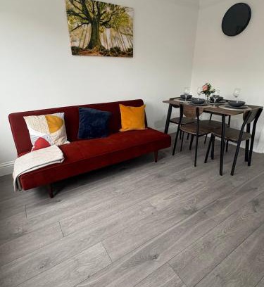 Chelmsford Apartment | Central Chelmsford 2-Bed Apt 5 mins to Station