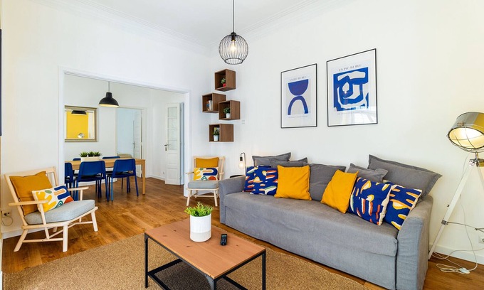 Misericordia Apartment | Central Chiado 1E by Central Hill