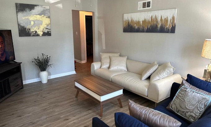 Evansville Apartment | Central Chic on Washington