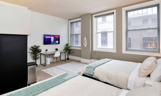 Downtown Des Moines Apartment | Central Comfort - Downtown Studio - Near Court Ave