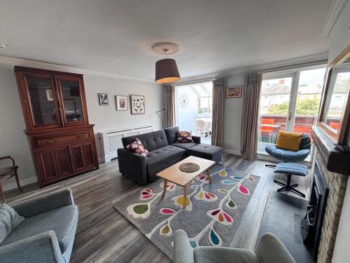Broadstone Apartment | Central, comfortable and spacious 4 bed duplex
