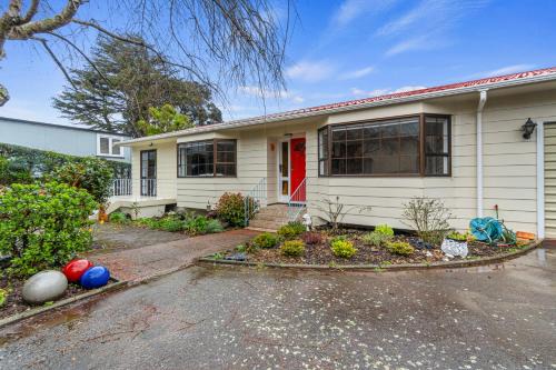 Mount Eden House | Central Comforts - Mount Eden Holiday Home