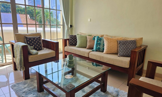 Bambalapitiya Apartment | Central, Cosy, Homely 3Br stay