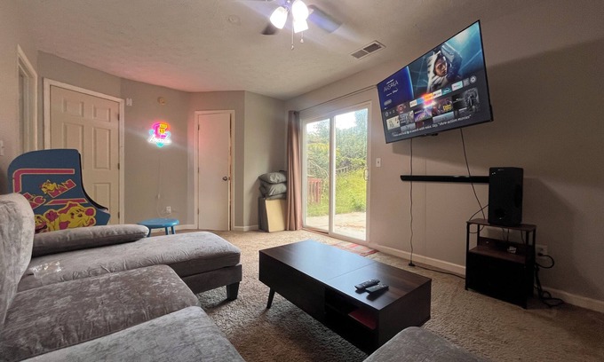 Belmont House | Central Getaway, Cozy Space