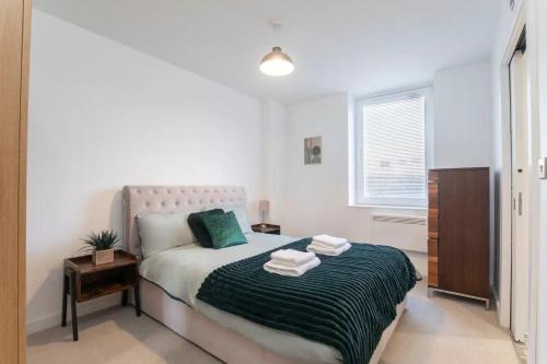 Barnwood Apartment | Central Gloucester Getaway Retreat W/Free Parking