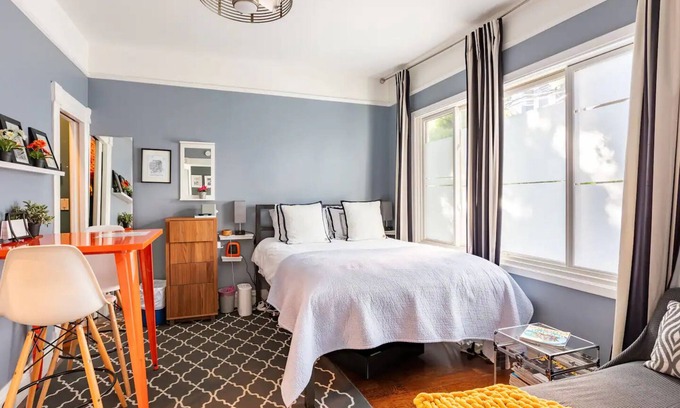 Hayes Valley Apartment | Central Guest Favorite: Walk to Everything: Steps from Valencia & Hayes Valley
