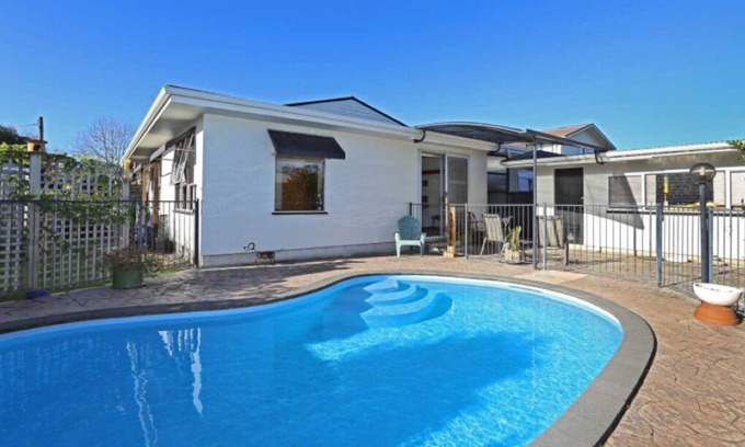 Hastings House | Central Hastings with In-ground Pool
