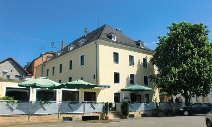 Perl Hotel | Central-Hotel Greiveldinger