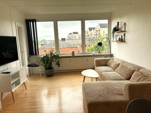 Aarhus North Apartment | Central lejlighed solrig altan og gratis parkering