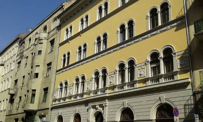 Palace District Apartment | Central location Air-conditioning Wi-fi Pc Central heating