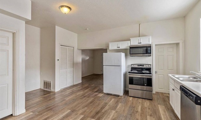 Santaquin House | Central Location, Backyard for your Pets