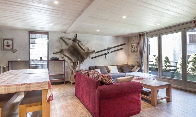 La Clusaz Apartment | Central Location, Walk to Shops, Close to Ski Lifts, Garage Included