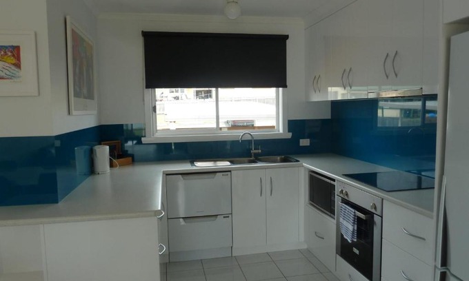 Bridport Apartment | Central Location with Fabulous Sea Views