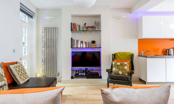 Waterloo Apartment | Central London 2 bedroom 2 bathroom garden flat in a quiet Southbank street