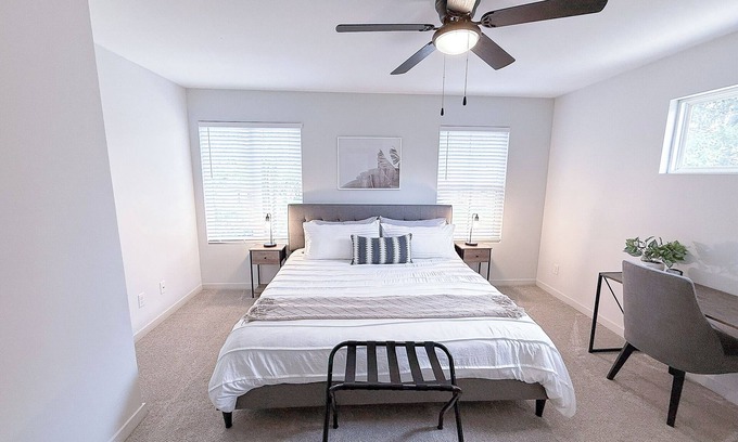 Grand Rapids House | Central Luxe 5BR/4 Ensuite BA: 2 Miles from Downtown, Grill & Outdoor Seating