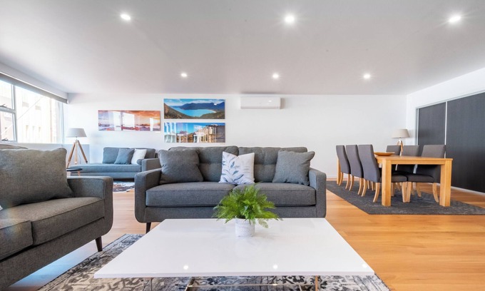 Launceston CBD Apartment | Central & Modern Inner City Apartment with WiFi