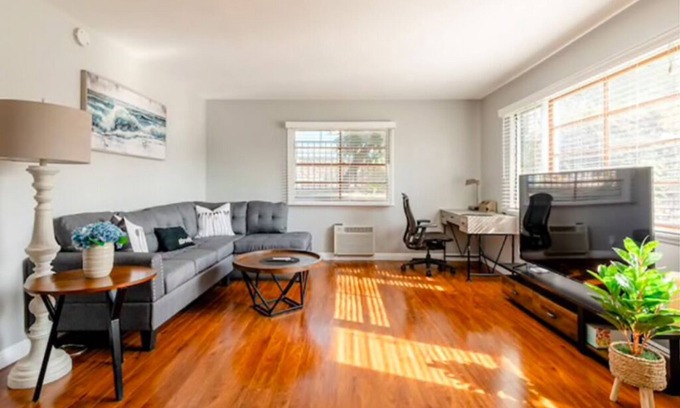 Pasadena Apartment | Central of Pasadena, Walking Distance to Shops and Metro, Close to Old Town