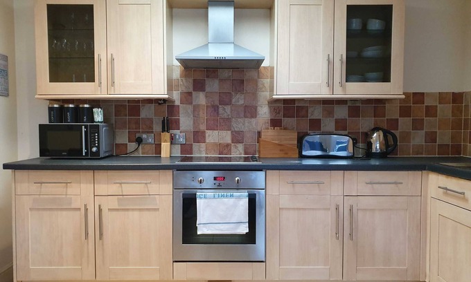 Swindon Apartment | Central Old Town - Spacious Family Apartment