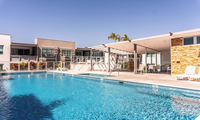 Palm Beach Apartment | Central Palm Beach location, secure residence, onsite parking, unbeatable coastal lifestyle.