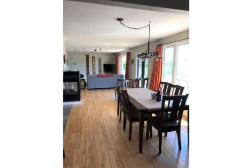 Prince Edward Apartment | Central PEC gem - Craft Suite Sleeps up to 6