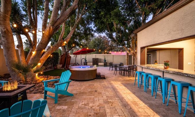 Alhambra House | Central Phoenix Hot Tub Swimming Cantina Firepit Pet Friendly