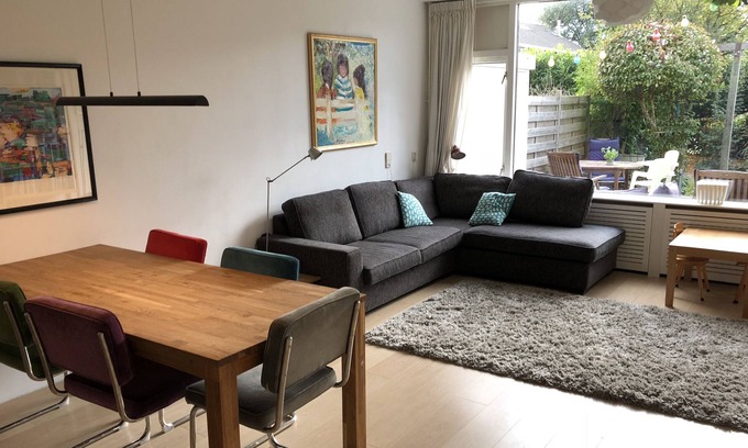 Municipality of Zoetermeer House | Central quiet comfortable 5 bedroom house + garden