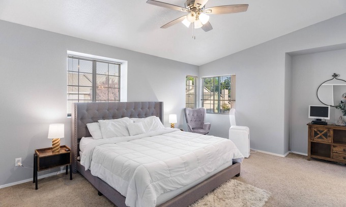 Sacramento House | Central Sacramento Home ♛Queen Beds - Clse Hwys* take a look!