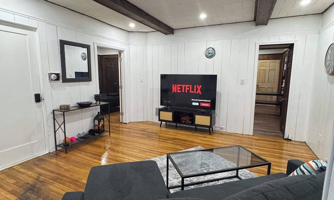 Salem Apartment | Central Salem Retreat 2bd W/parking