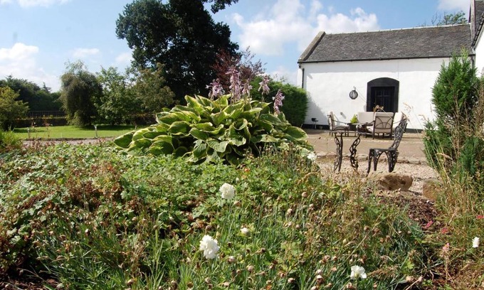Strathaven House | Central Scotland Country Side With Outdoor Bbq Hut
