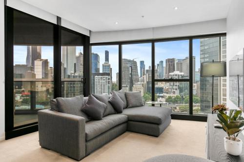 Southbank Apartment | Central Southbank Apt w Stunning City Views & Pool