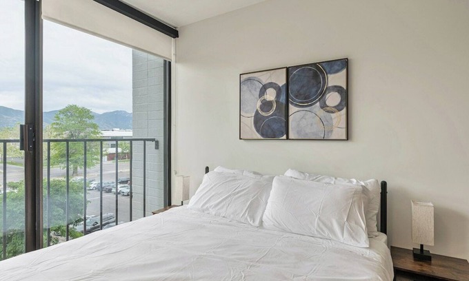 Downtown Salt Lake City Apartment | Central Studio Apt - 65" TV - Gym - Parking