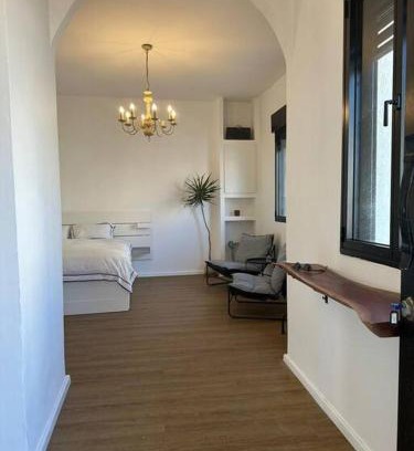 Neve Tzedek Apartment | Central Studio with a Garden