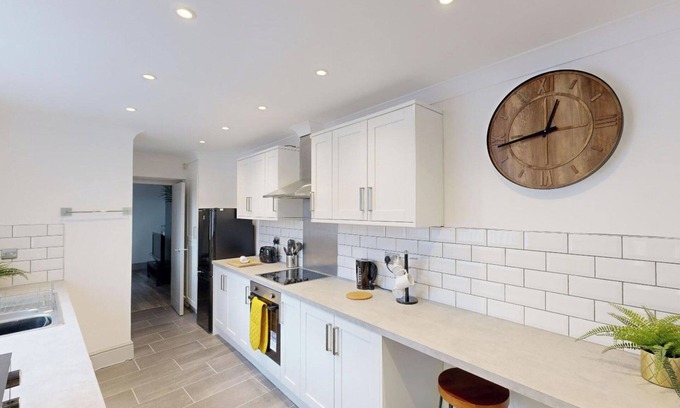 Sunderland House | Central, Stunning 3-Bed House - Free Parking