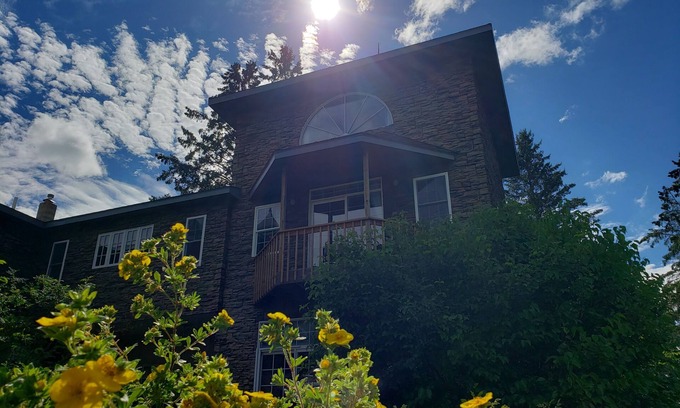 Akeley Apartment | Central to Resort Territory