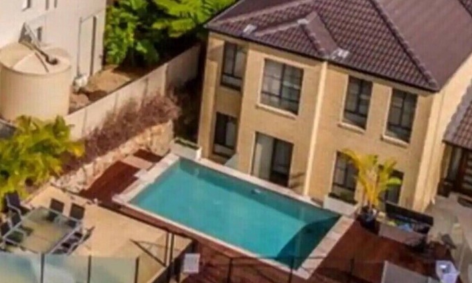Highland Park Apartment | Central to Theme Parks, Major Beaches, Attractions - Sleeps 2 - Shared Pool