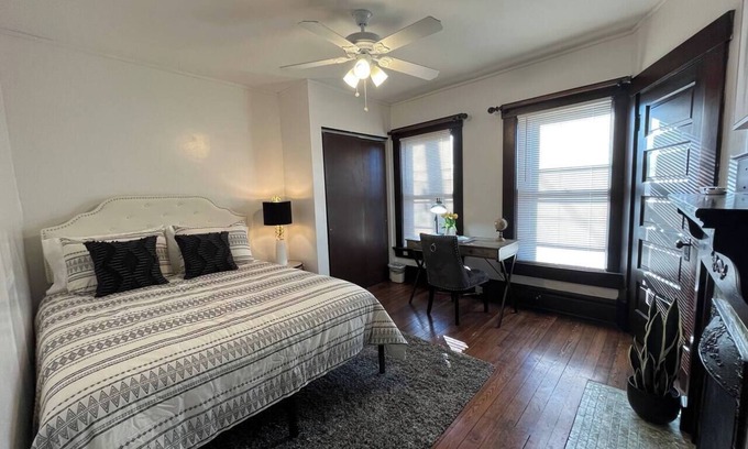 Victorian Village House | Central Townhouse | Walk to Convention Center