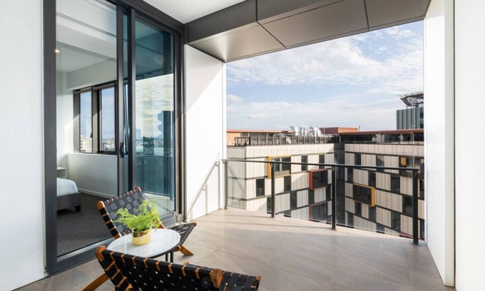 South Brisbane Apartment | Central Unit w/Modern Design, Close to Everything