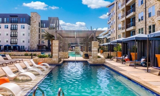 Addison Apartment | Central Upscale Retreat in Dallas Area