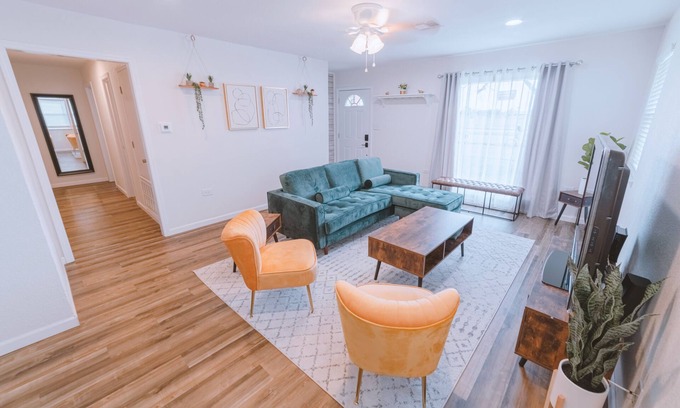 Austin Ave. House | Central w/Firepit & EV charge, 3mi fm Silos!